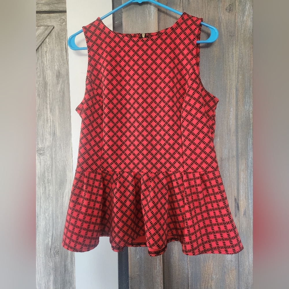Worthington Coral And Black Peplum Sleeveless Top